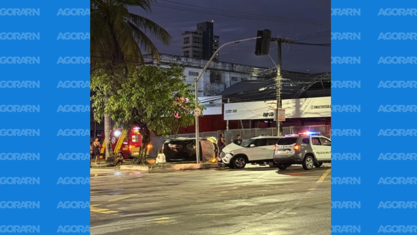 Motorista fica preso às ferragens após carro capotar em cruzamento de Natal