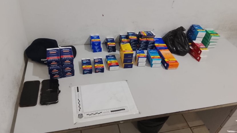 Dois homens são presos com 50 medicamentos controlados sem documentação na Zona Norte de Natal.